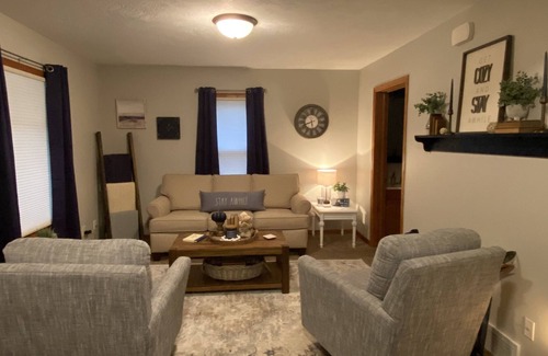Mitchell Casa | Solitude on Sixth, a cozy house in a quiet neighborhood.