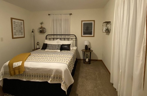 Mitchell Casa | Solitude on Sixth, a cozy house in a quiet neighborhood.
