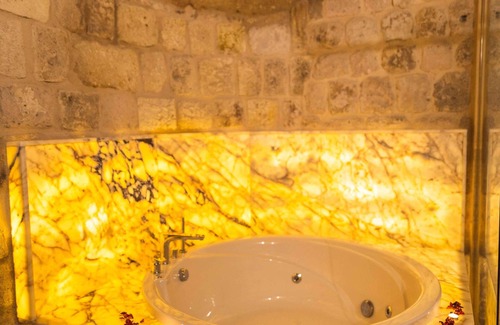 Ortahisar Hotel | Solo Cave Suites