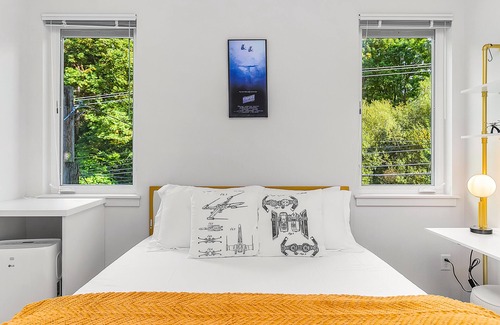 North Queen Anne Casa | Solo's Smuggler Suite