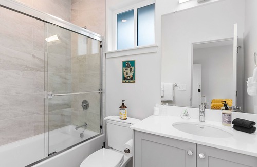 North Queen Anne Casa | Solo's Smuggler Suite