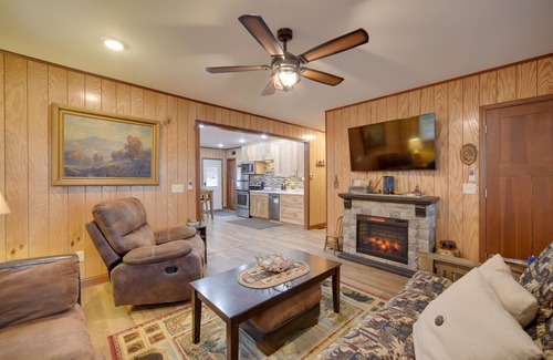Solon Springs Cabina | Lakefront Cabin w / 32 ’Dock + Row & Paddle Boats!