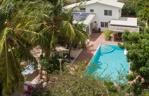 Cas Grandi Apartamento | Sombré di Kabana, Casa Piscina