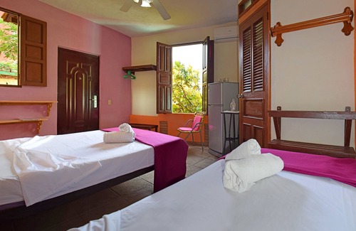 Trinidad Casa | Sombrilla ft Hostal Clasico Colonial - Adults Only
