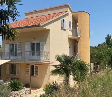 Janjina Apartamento | Someplace Apartments