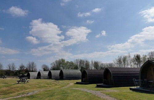 East Huntspill Apartamento | Somerset glamping pod with access to adventure activities.