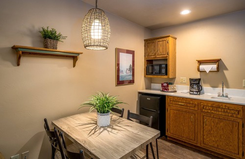 Ephraim Hotel | Somerset Inn & Suites