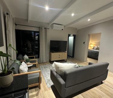 Heldervue Apartamento | Somerset-West PRIME SPOT- Solar Powered!