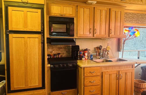 Trenton Casa | Somethin' Soulful Glamping Couples Retreat w/ Jacuzzi