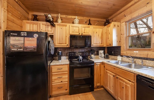 Sevierville Cabina | Something Extra 2 Bedroom Cabin by RedAwning
