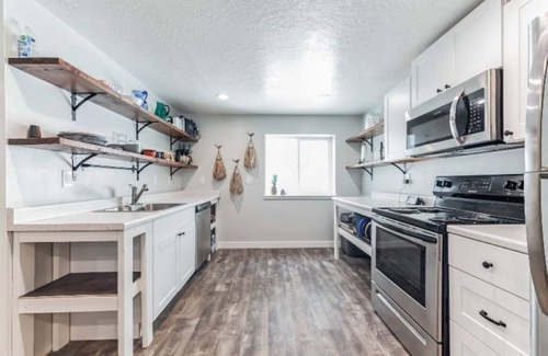 Kaysville Casa | Something for EVERYONE at this charming cottage, close to Lagoon!