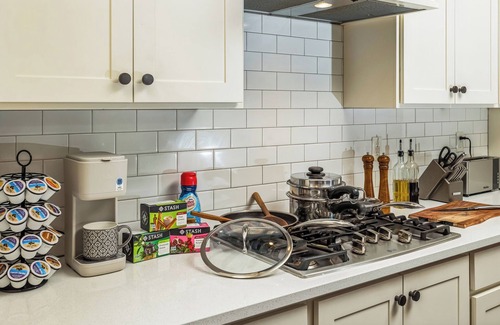 Kaysville Casa | Something for EVERYONE at this charming cottage, close to Lagoon!