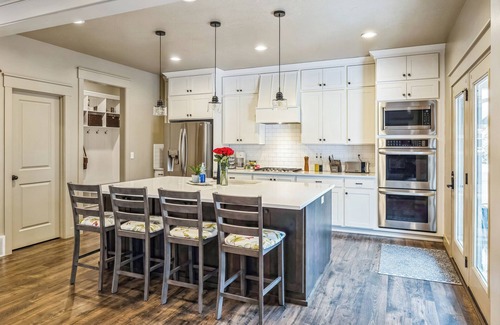 Kaysville Casa | Something for EVERYONE at this charming cottage, close to Lagoon!