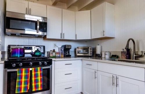 Hilo Apartamento | Somewhere Over Rainbow Loft - Hilo NEW