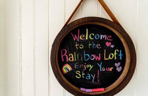 Hilo Casa | Somewhere over the Rainbow Loft with AC Hilo