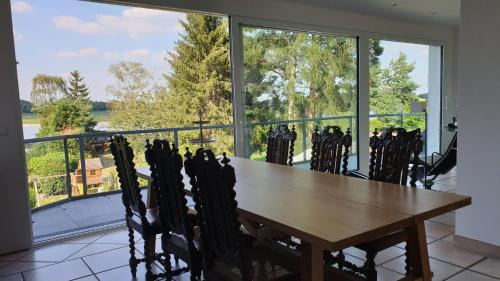 Grimlinghausen Apartamento | Somnar Panoramaloft mit Hästens Betten - Rheinblick 150qm