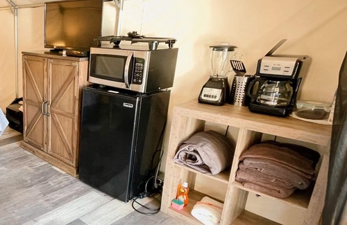 Fentress Cabina | Son's River Ranch Glamping Cabin #29