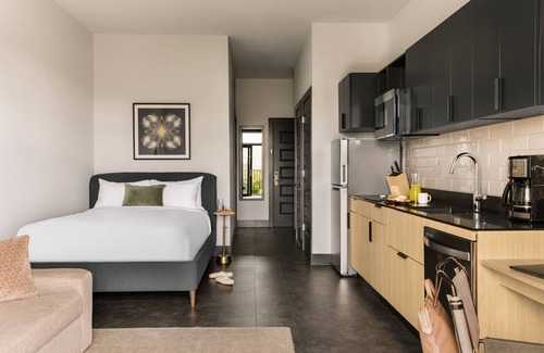 Buena Vista Hotel | Sonder The Chorus