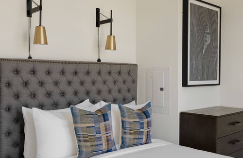 Truxton Circle Apartamento | Sonder Vicino | Two-Bedroom Apartment w/ Balcony