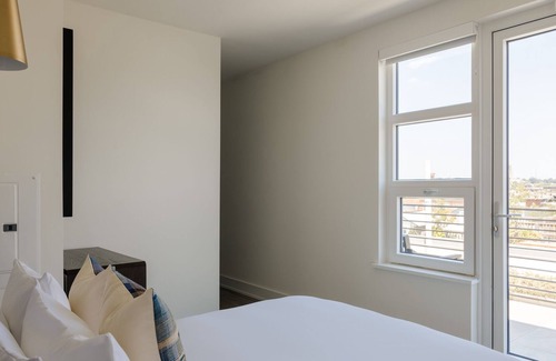 Truxton Circle Apartamento | Sonder Vicino | Two-Bedroom Apartment w/ Balcony