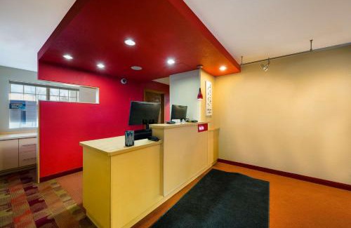 Novi Hotel | Sonesta Simply Suites Detroit Novi