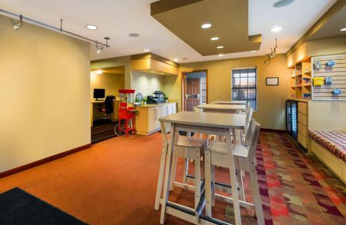 Novi Hotel | Sonesta Simply Suites Detroit Novi