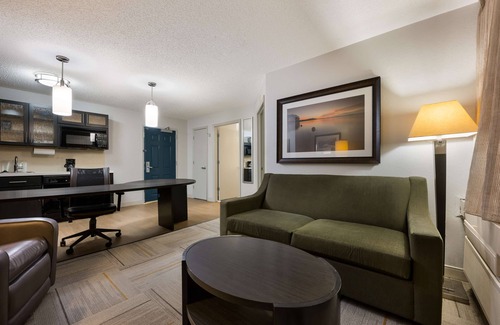 Huntsville Hotel | Sonesta Simply Suites Huntsville Research Park