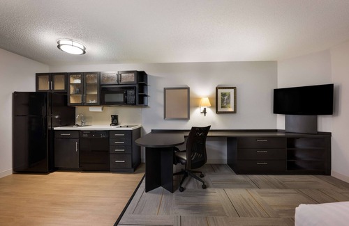 Huntsville Hotel | Sonesta Simply Suites Huntsville Research Park