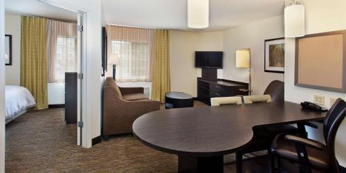 Ashley Oaks Hotel | Sonesta Simply Suites Knoxville