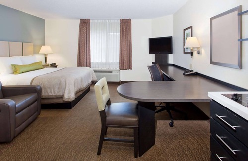 Ashley Oaks Hotel | Sonesta Simply Suites Knoxville