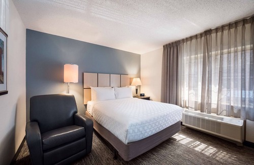 Lansing Hotel | Sonesta Simply Suites Lansing