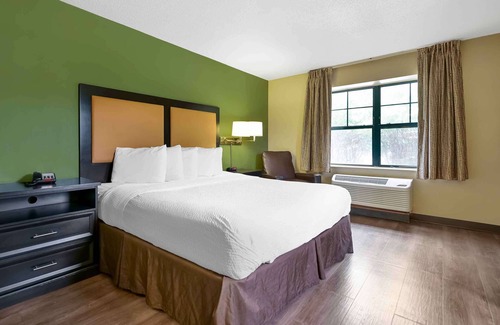 Lansing Hotel | Sonesta Simply Suites Lansing