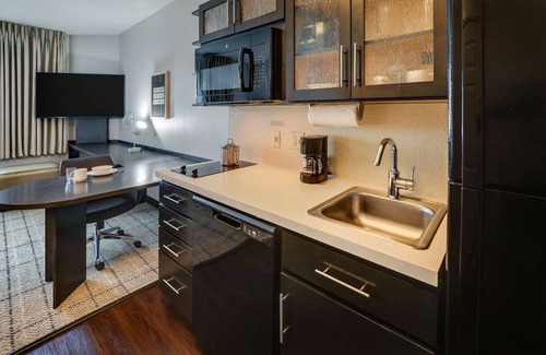 Doral Hotel | Sonesta Simply Suites Miami Airport Doral