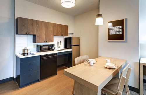 Doral Hotel | Sonesta Simply Suites Miami Airport Doral