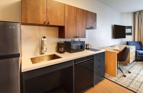 Doral Hotel | Sonesta Simply Suites Miami Airport Doral