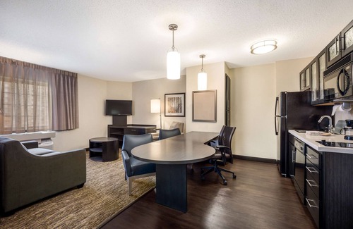 Richfield Hotel | Sonesta Simply Suites Minneapolis Richfield