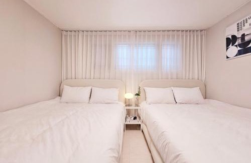 Yeonnam-dong Apartamento | SONG Stay-공항철도, 홍대입구역 7분, 연트럴파크 5분, 6명, 2룸, 3퀸베드, 각방 에어컨, 세탁건조기, WiFi, 연남동, 외국인 전용