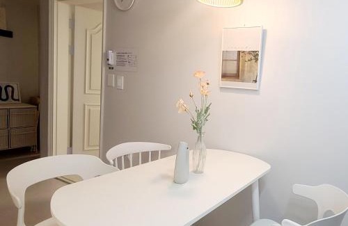 Yeonnam-dong Apartamento | SONG Stay-공항철도, 홍대입구역 7분, 연트럴파크 5분, 6명, 2룸, 3퀸베드, 각방 에어컨, 세탁건조기, WiFi, 연남동, 외국인 전용