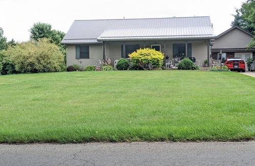 Shipshewana Casa | Songbird Haven, 3 min from town, & Pumpkinvine. Full house, 3 bedroom, 2 bath.