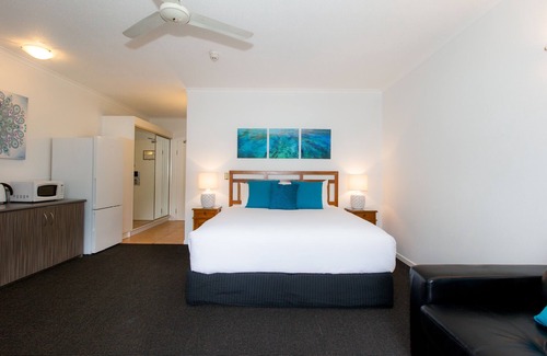 Port Douglas Complejo | C217 HABITACIÓN DELUXE KING MÁS DOS BICICLETAS DE EMPUJE GRATUITAS EN RAMADA RESORT