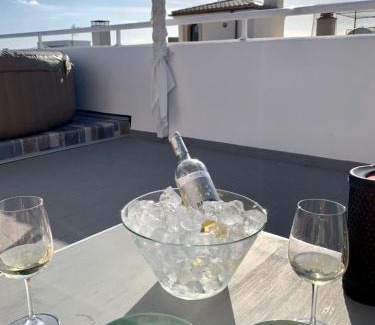 Es Pelats Apartamento | Sonne & Meerblick aus 40 Grad heißem Whirlpool genießen - Zentral am Hafen und dennoch ruhig