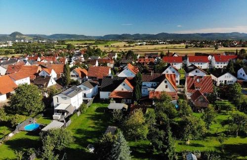 Reutlingen-Sickenhausen Apartamento | Sonnige 3 Zimmer Wohnung mit schönem Balkon im Grünen