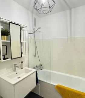 Neusass Old Town Apartamento | Sonniges City-Apartment mit Südbalkon und Parklatz
