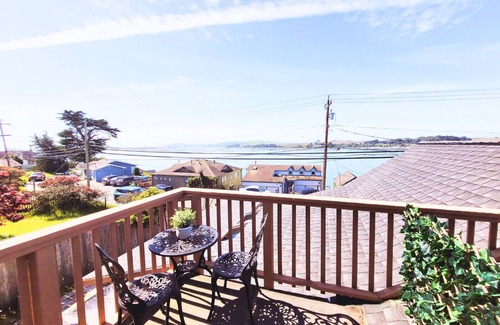 Old Town Casa | Sonoma Coast Retreat - Charming 2-bedroom house in tranquil Bodega Bay with WiFi