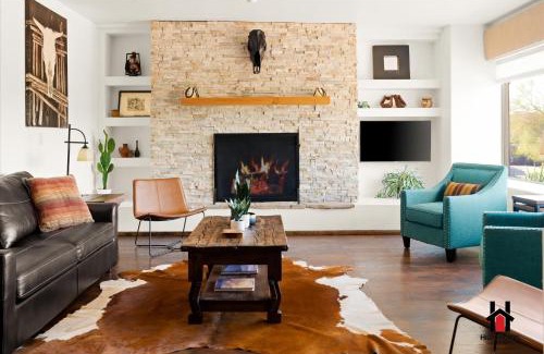 Cave Creek Casa | Sonoran Desert Getaway with Cowboy Tub