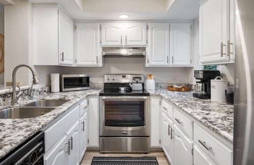 La Contessa Condominio | Sonoran Style 2BR/2BA w. Free Parking & Pool