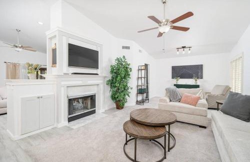 Arrowhead Ranch Casa | Sonoran Sunspot, Quiet Neighborhood, Sunroom