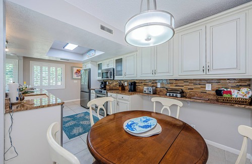 Belleair Beach Condominio | Sonrisa 1 - | Beachfront Condo in Belleair Beach