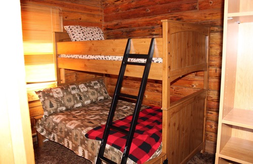 New Lisbon Cabina | Sook's Sanctuary - Your Relaxation Vacation Private Log Cabin - Peace At Last!!