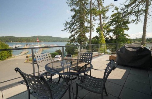 Sooke Casa | Sooke Harbour Penthouse